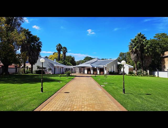 6 BEDROOM HOUSE FOR SALE IN THREE RIVERS